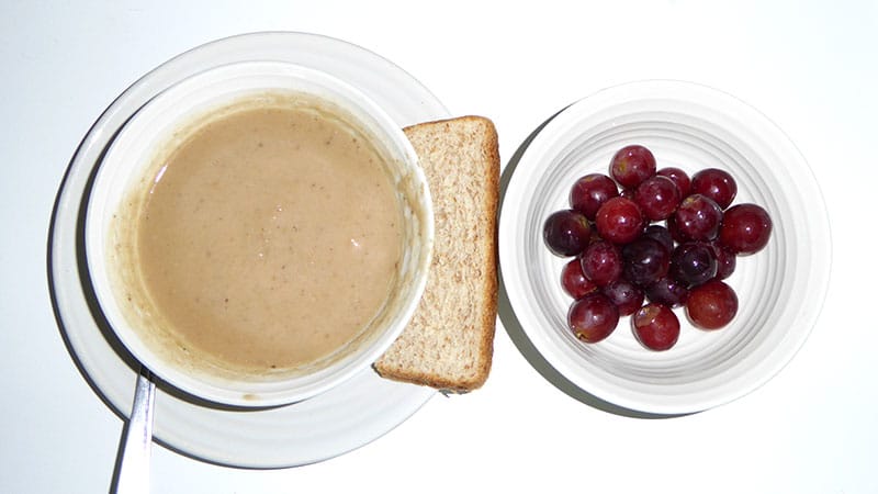 Apple and guava soup, Wholemeal bread, Grapes