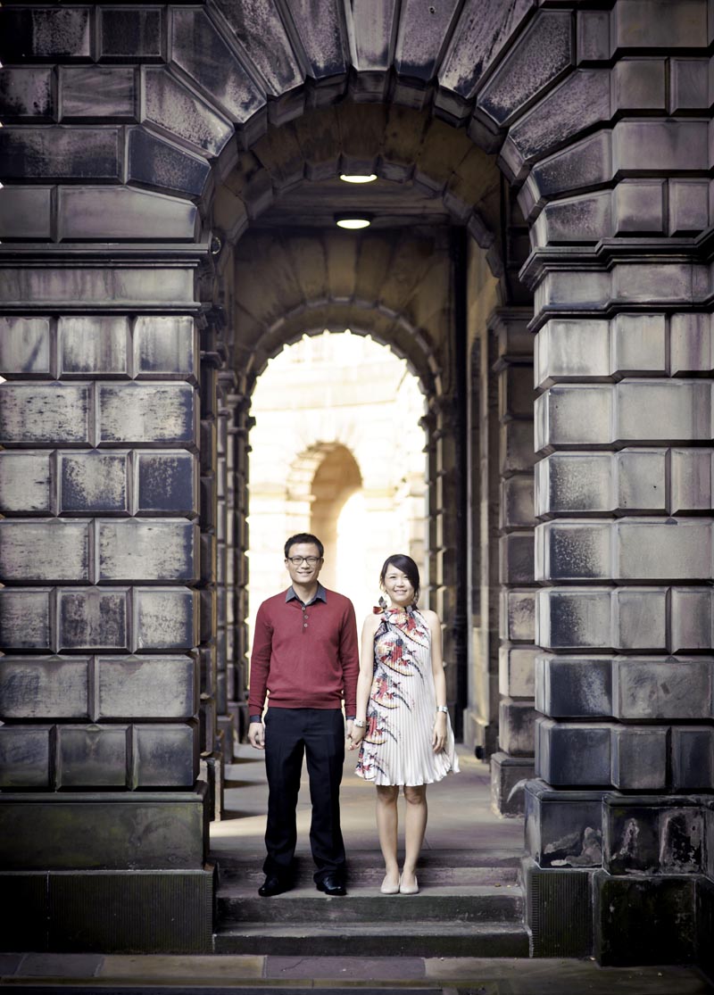 Engagement shoot: Hand in hand, together forever :) (at St Giles' Cathedral)