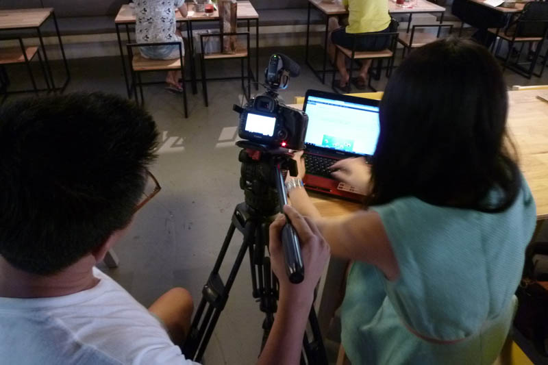 Soul Sisters: Filming in cafe